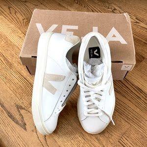 Veja Esplar Sneakers - White Sable